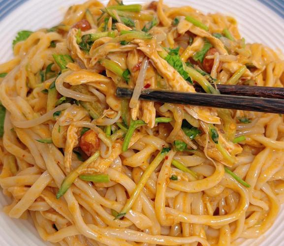 現在吃什麼？肯定是麻醬麵，教你大廚私藏的麻醬麵做法，超簡單 post thumbnail image