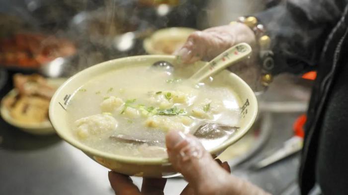 擺過攤，賣過魚，67歲的大叔，靠一碗沙茶麵稱霸了泉州48年 post thumbnail image