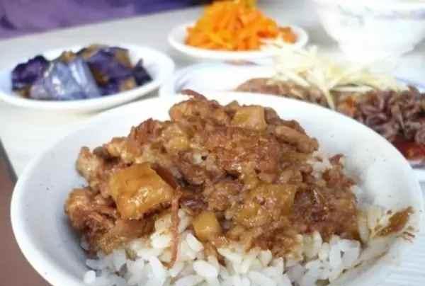 隱藏在深巷處的高雄那些不可忽略的小吃與美食，本地人如數家珍！ post thumbnail image